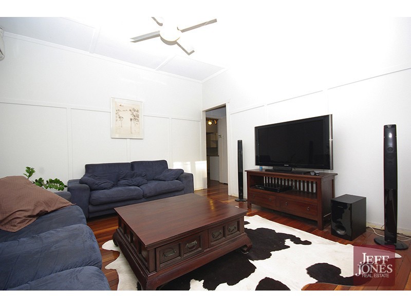 4 Pine Street, Greenslopes QLD 4120