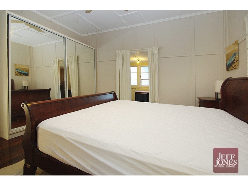 4 Pine Street, Greenslopes QLD 4120