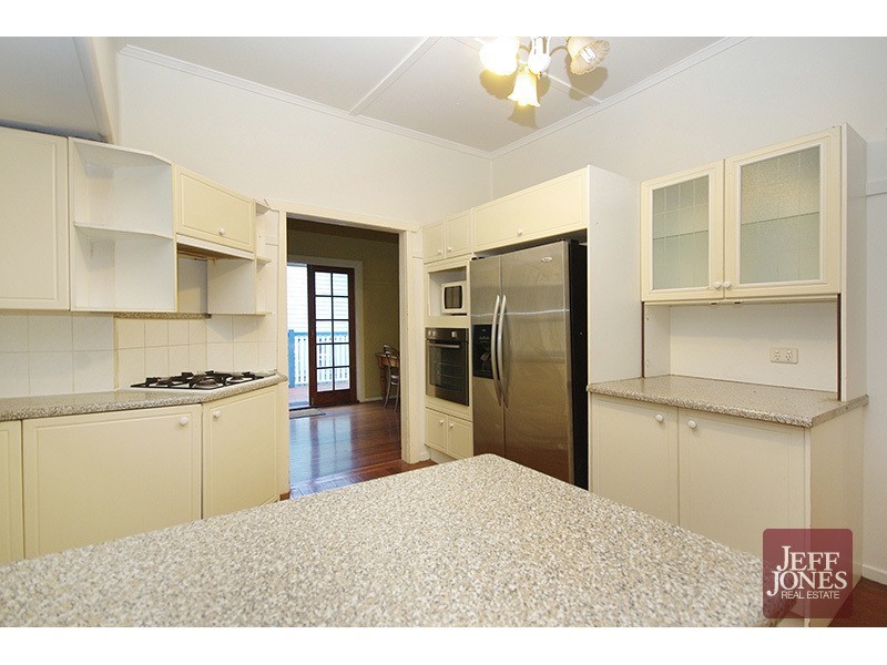 4 Pine Street, Greenslopes QLD 4120