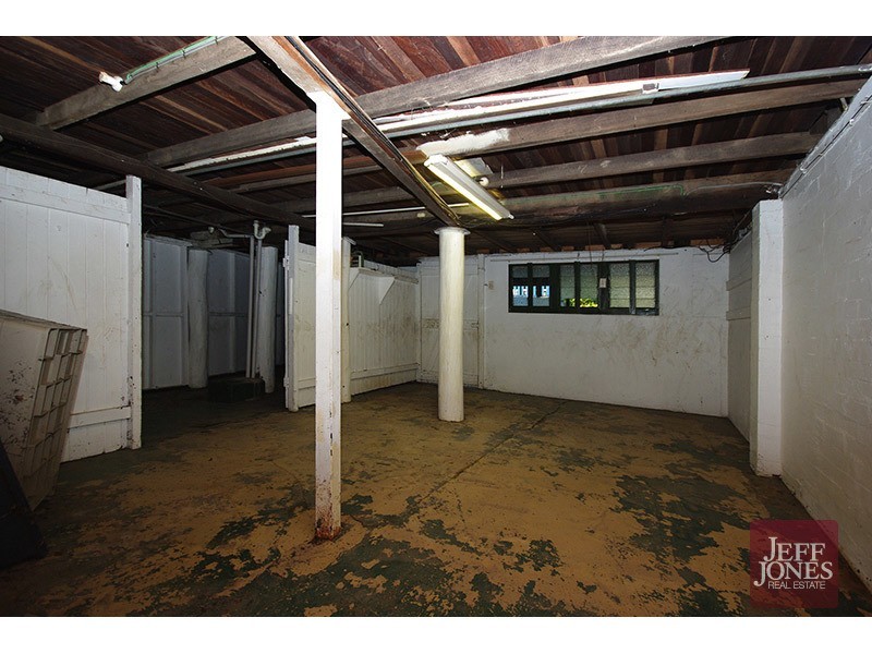 4 Pine Street, Greenslopes QLD 4120