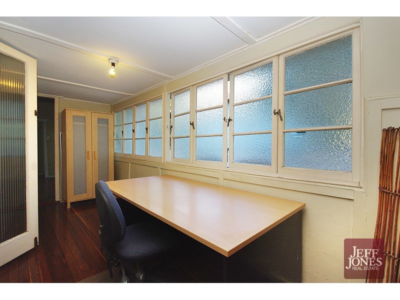 4 Pine Street, Greenslopes QLD 4120