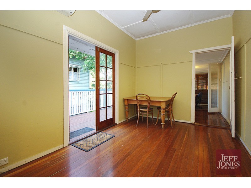 4 Pine Street, Greenslopes QLD 4120