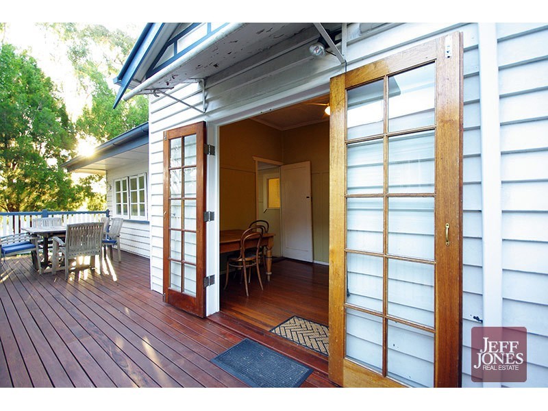 4 Pine Street, Greenslopes QLD 4120