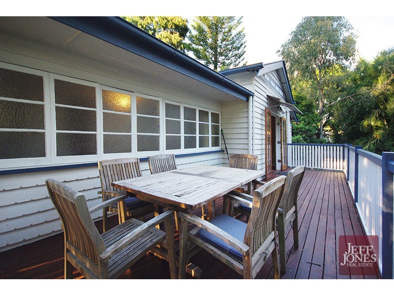 4 Pine Street, Greenslopes QLD 4120