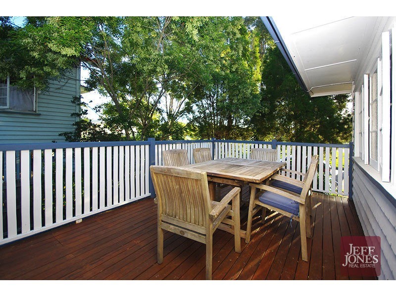 4 Pine Street, Greenslopes QLD 4120