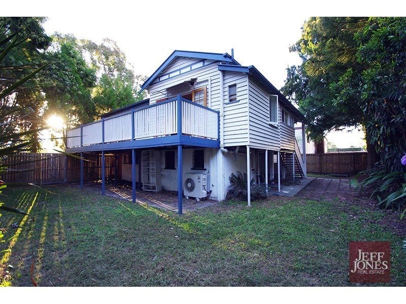 4 Pine Street, Greenslopes QLD 4120