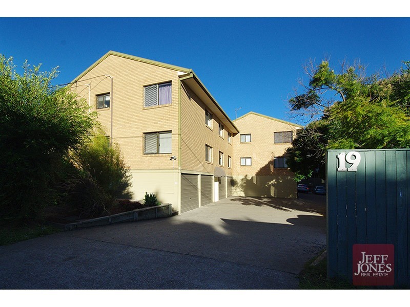 2/19 Temple Street, Coorparoo QLD 4151