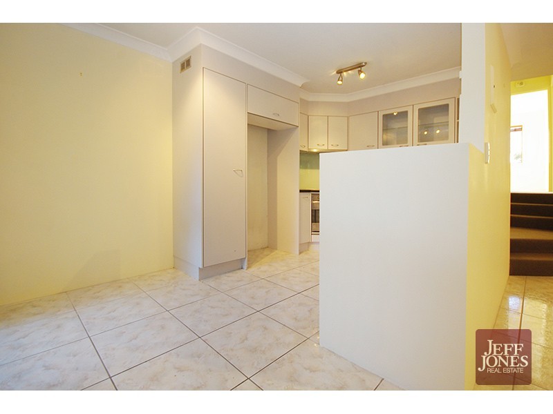 2/19 Temple Street, Coorparoo QLD 4151