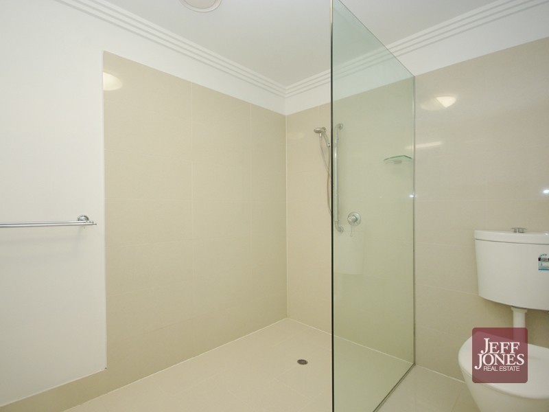 5 /12 Old Cleveland Road, Greenslopes QLD 4120