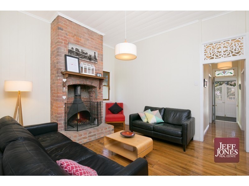 24 Gordon Street, Greenslopes QLD 4120