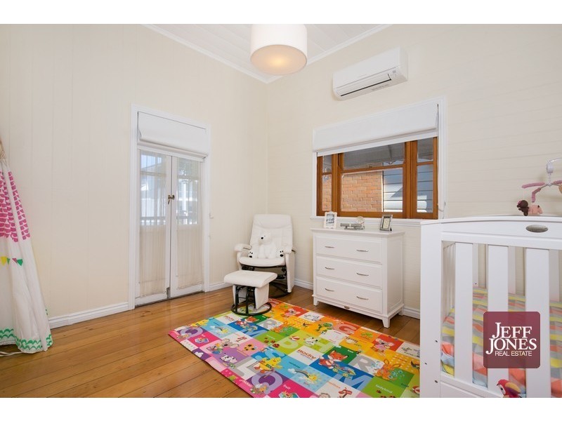 24 Gordon Street, Greenslopes QLD 4120