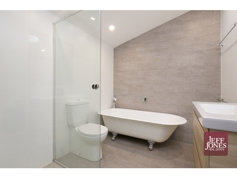 24 Gordon Street, Greenslopes QLD 4120