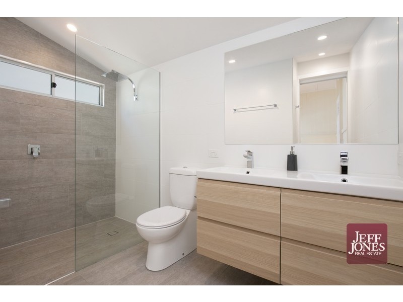 24 Gordon Street, Greenslopes QLD 4120