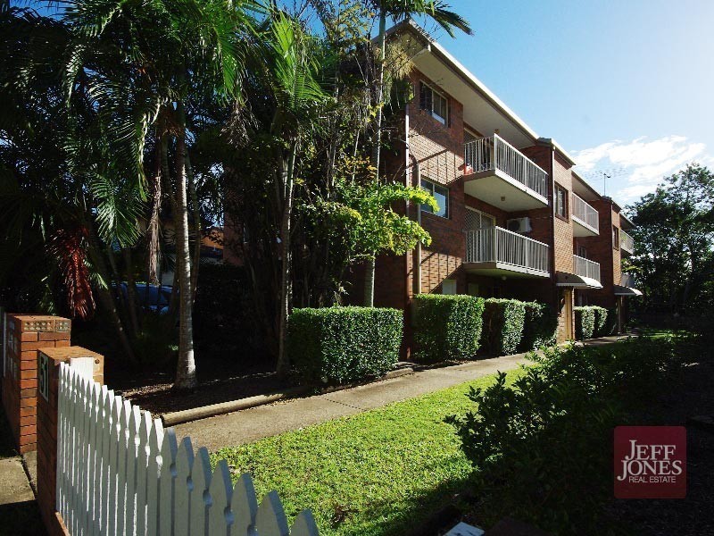 1/51 Knowsley Street, Greenslopes QLD 4120