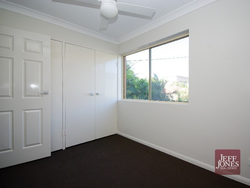 1/51 Knowsley Street, Greenslopes QLD 4120