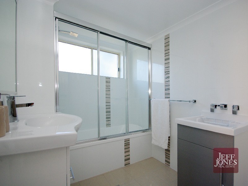 1/51 Knowsley Street, Greenslopes QLD 4120
