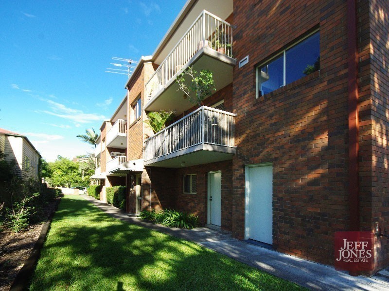 1/51 Knowsley Street, Greenslopes QLD 4120