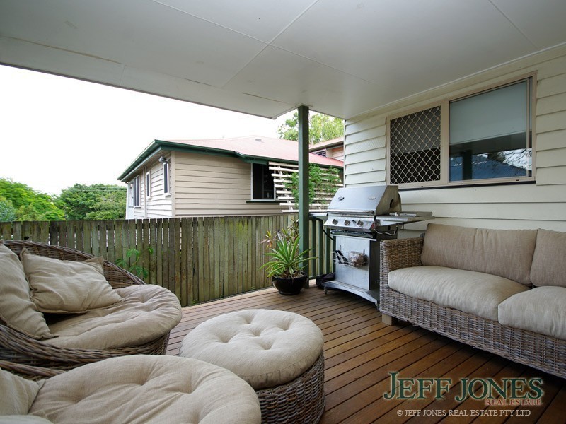 8 Jordan Street, Greenslopes QLD 4120