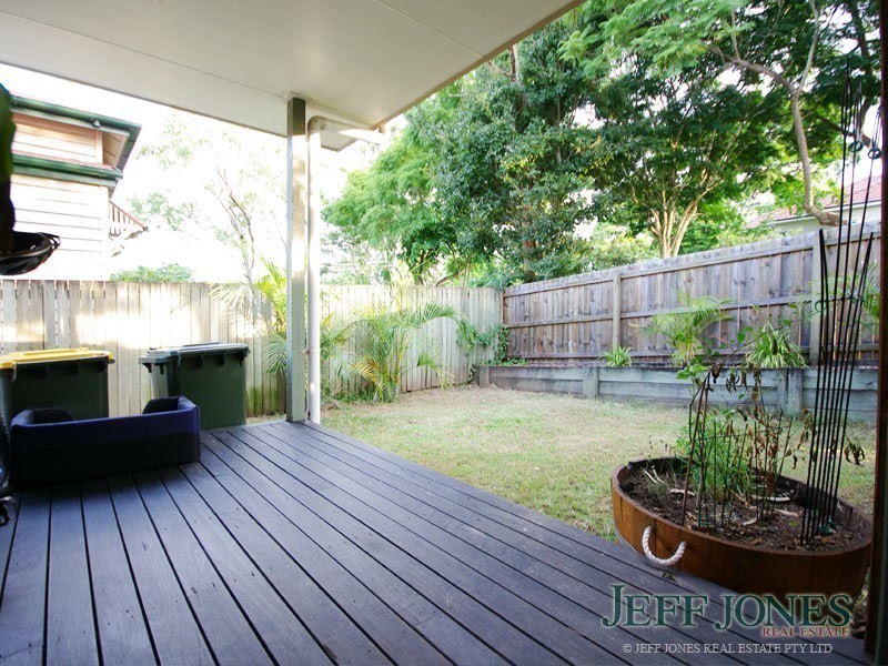 8 Jordan Street, Greenslopes QLD 4120