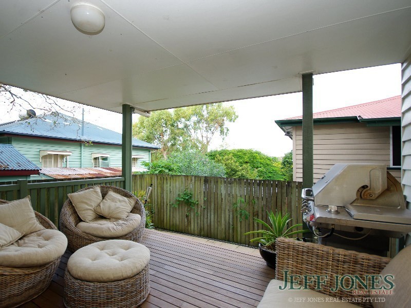 8 Jordan Street, Greenslopes QLD 4120