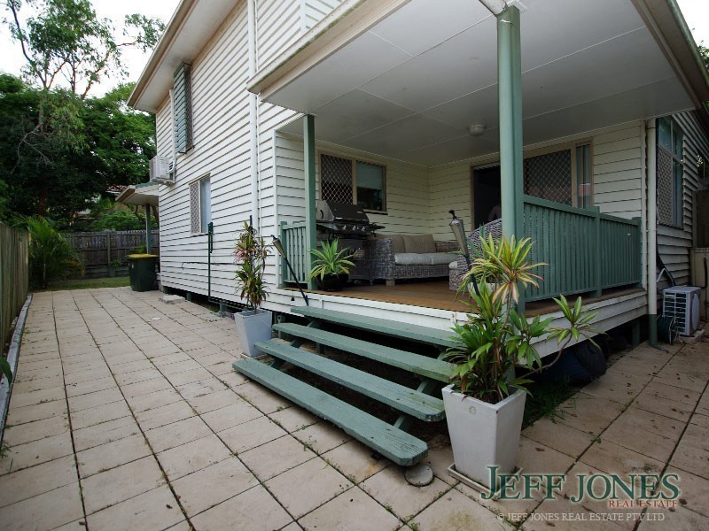 8 Jordan Street, Greenslopes QLD 4120