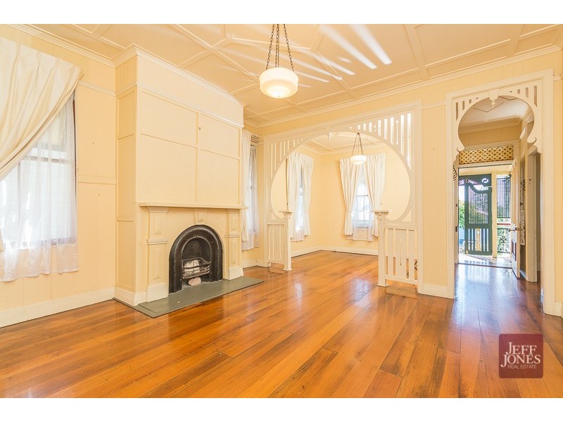 39 Gordon Street, Greenslopes QLD 4120