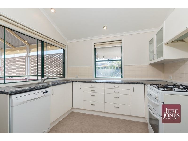 1/13 Lilly Street, Greenslopes QLD 4120