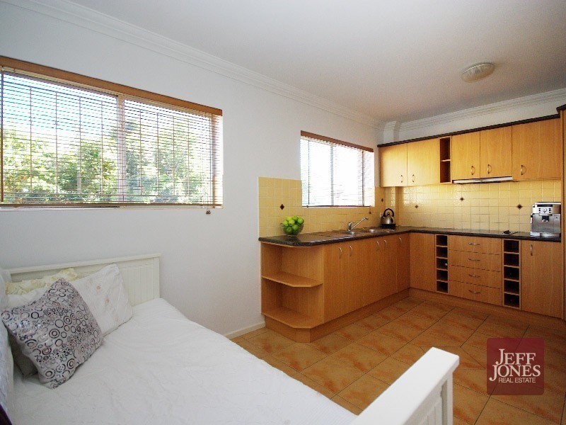 2/37 Rialto Street, Coorparoo QLD 4151