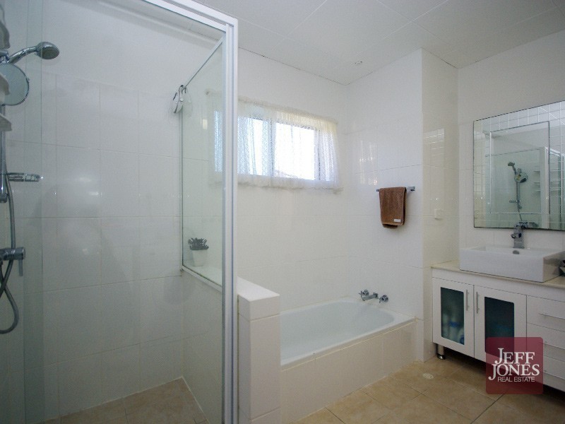 2/37 Rialto Street, Coorparoo QLD 4151