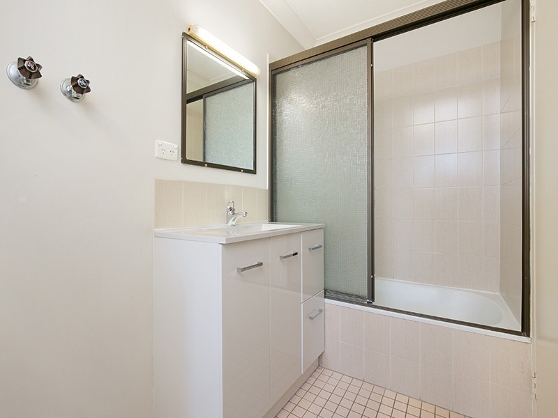 5/12 Crown Street, Holland Park West QLD 4121