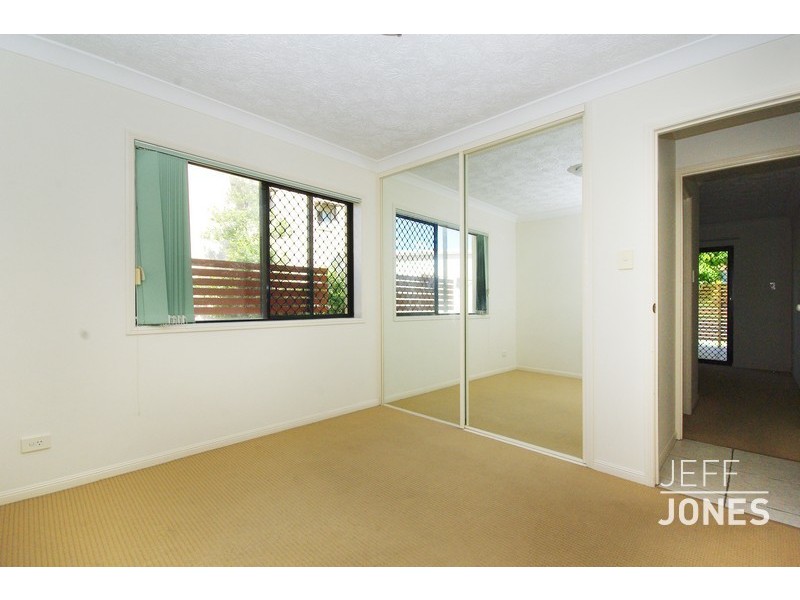 2/23 Ridge Street, Greenslopes QLD 4120
