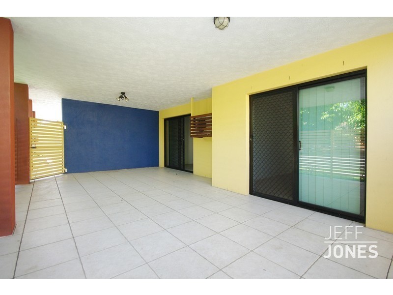 2/23 Ridge Street, Greenslopes QLD 4120