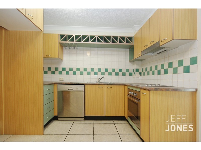 2/23 Ridge Street, Greenslopes QLD 4120