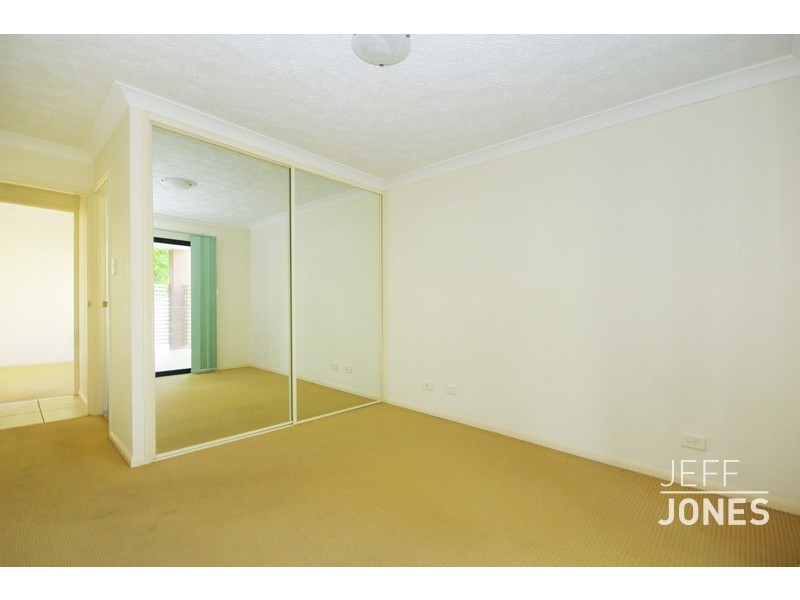 2/23 Ridge Street, Greenslopes QLD 4120