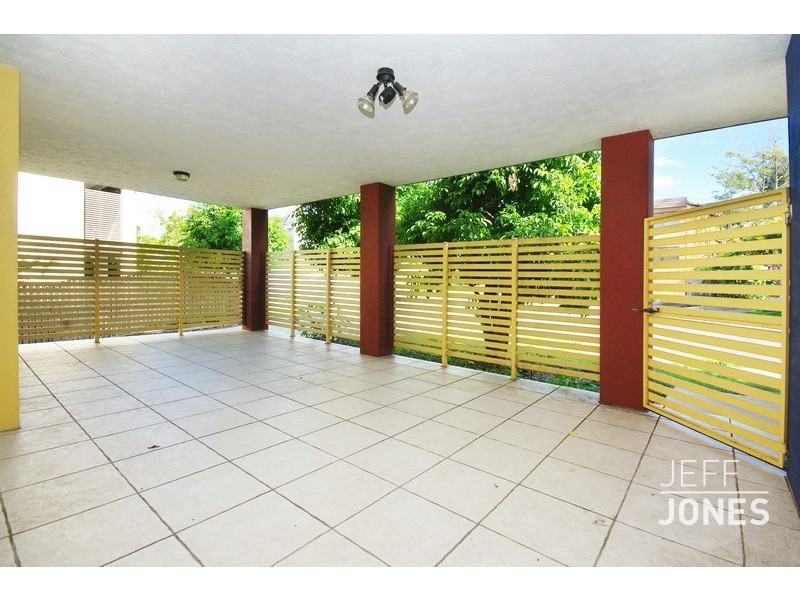 2/23 Ridge Street, Greenslopes QLD 4120