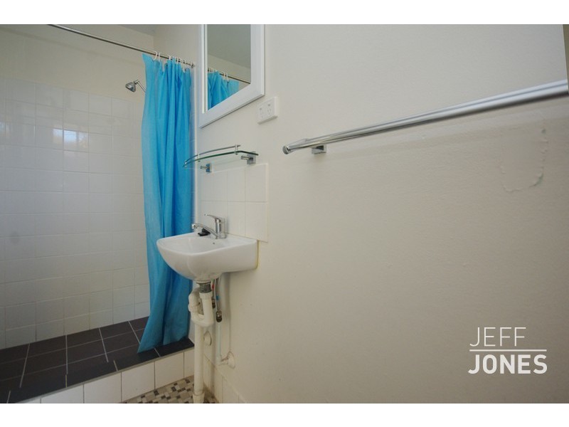 2/57 Bennetts Road, Camp Hill QLD 4152