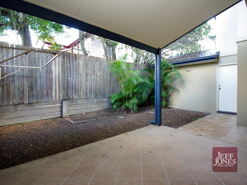 2/105 Kirkland Avenue, Coorparoo QLD 4151