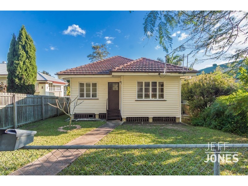 5 Walter Street, Holland Park QLD 4121