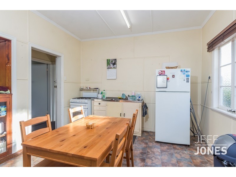 5 Walter Street, Holland Park QLD 4121