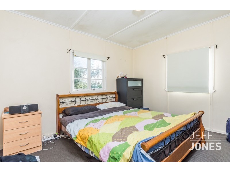 5 Walter Street, Holland Park QLD 4121