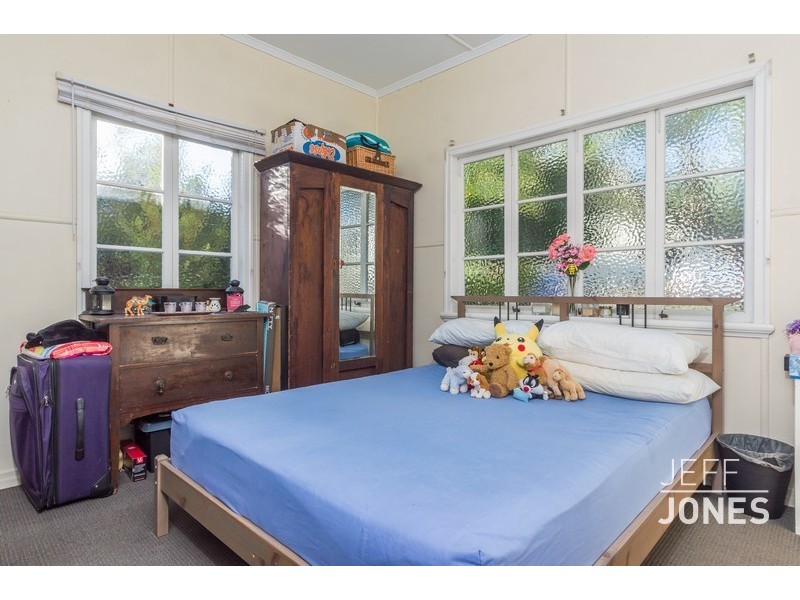 5 Walter Street, Holland Park QLD 4121