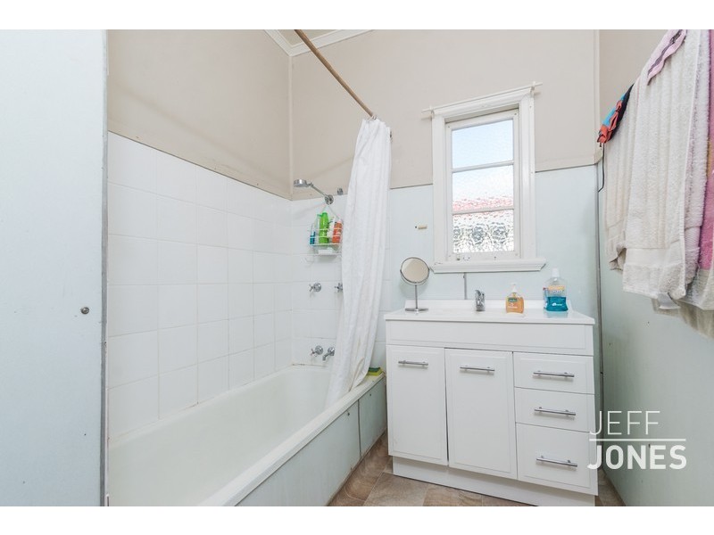 5 Walter Street, Holland Park QLD 4121