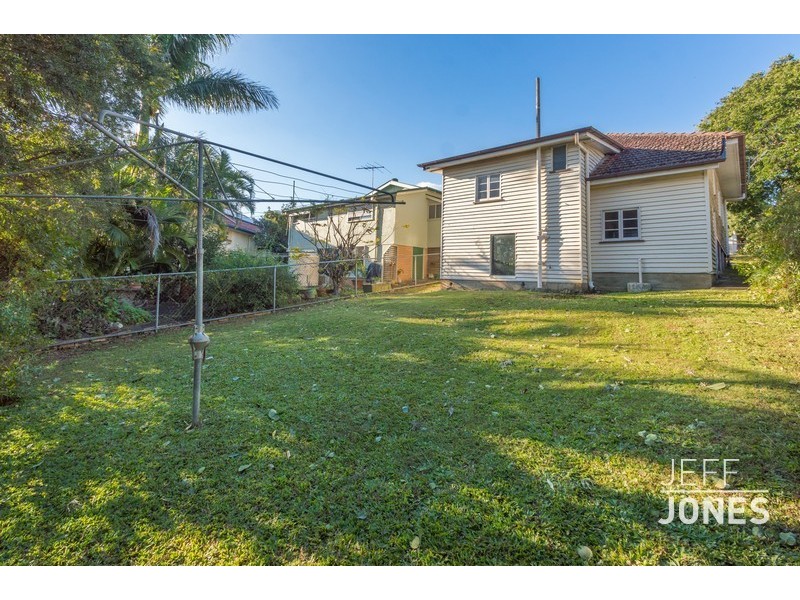 5 Walter Street, Holland Park QLD 4121