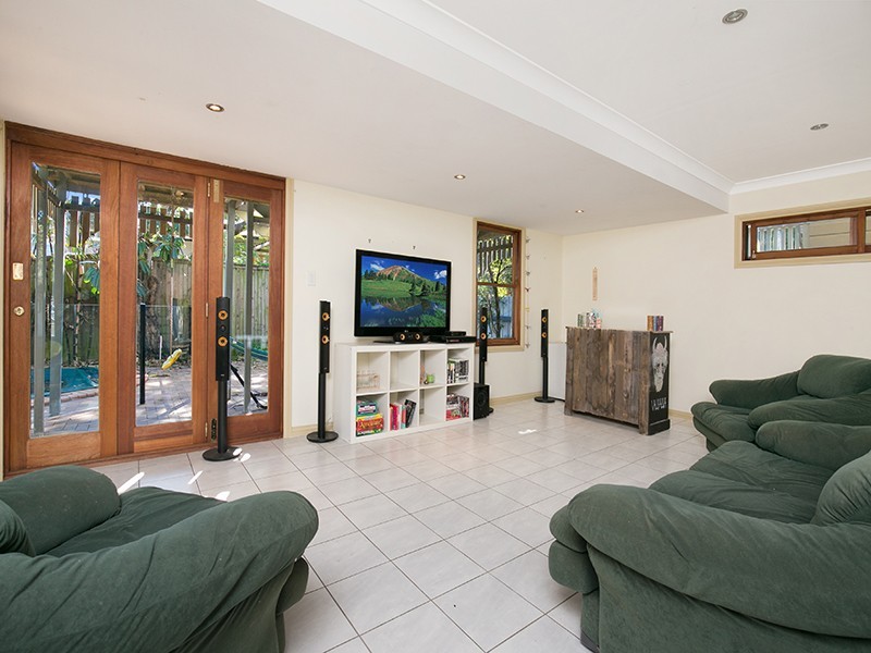 94 Linton Street, Kangaroo Point QLD 4169