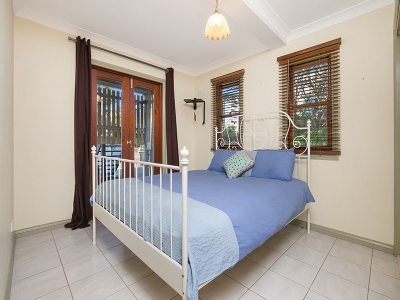 94 Linton Street, Kangaroo Point QLD 4169