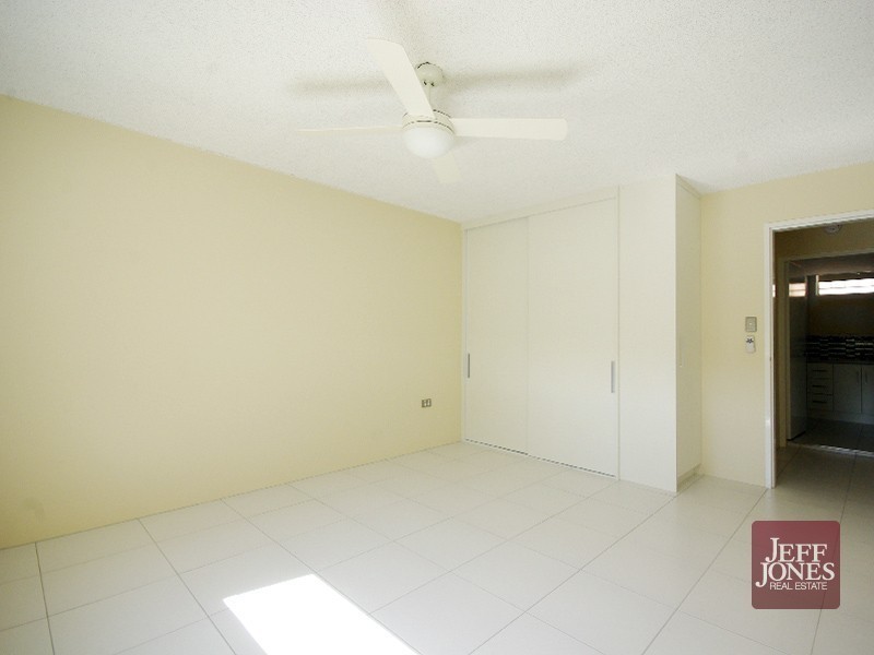 2/47 Denman Street, Greenslopes QLD 4120