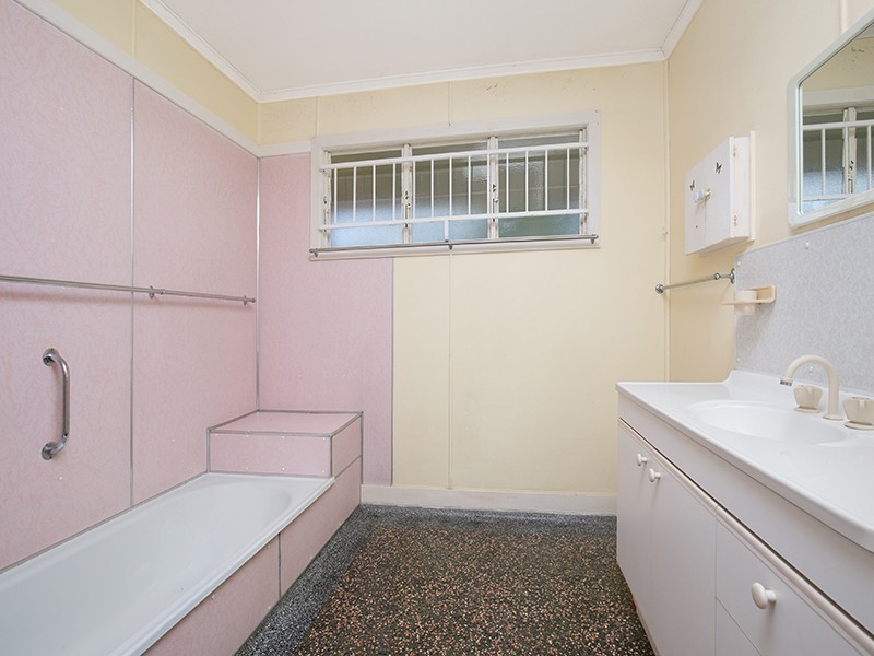 233 Oates Avenue, Holland Park QLD 4121