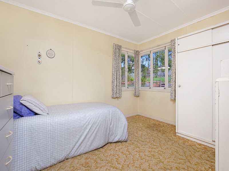 233 Oates Avenue, Holland Park QLD 4121
