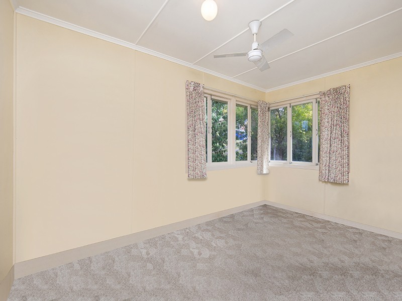 233 Oates Avenue, Holland Park QLD 4121