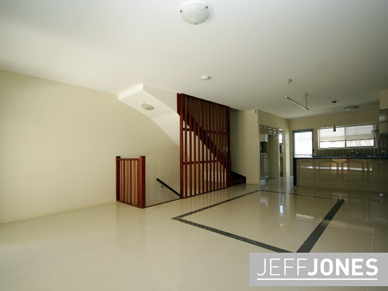 2/18 Lothian Street, Annerley QLD 4103